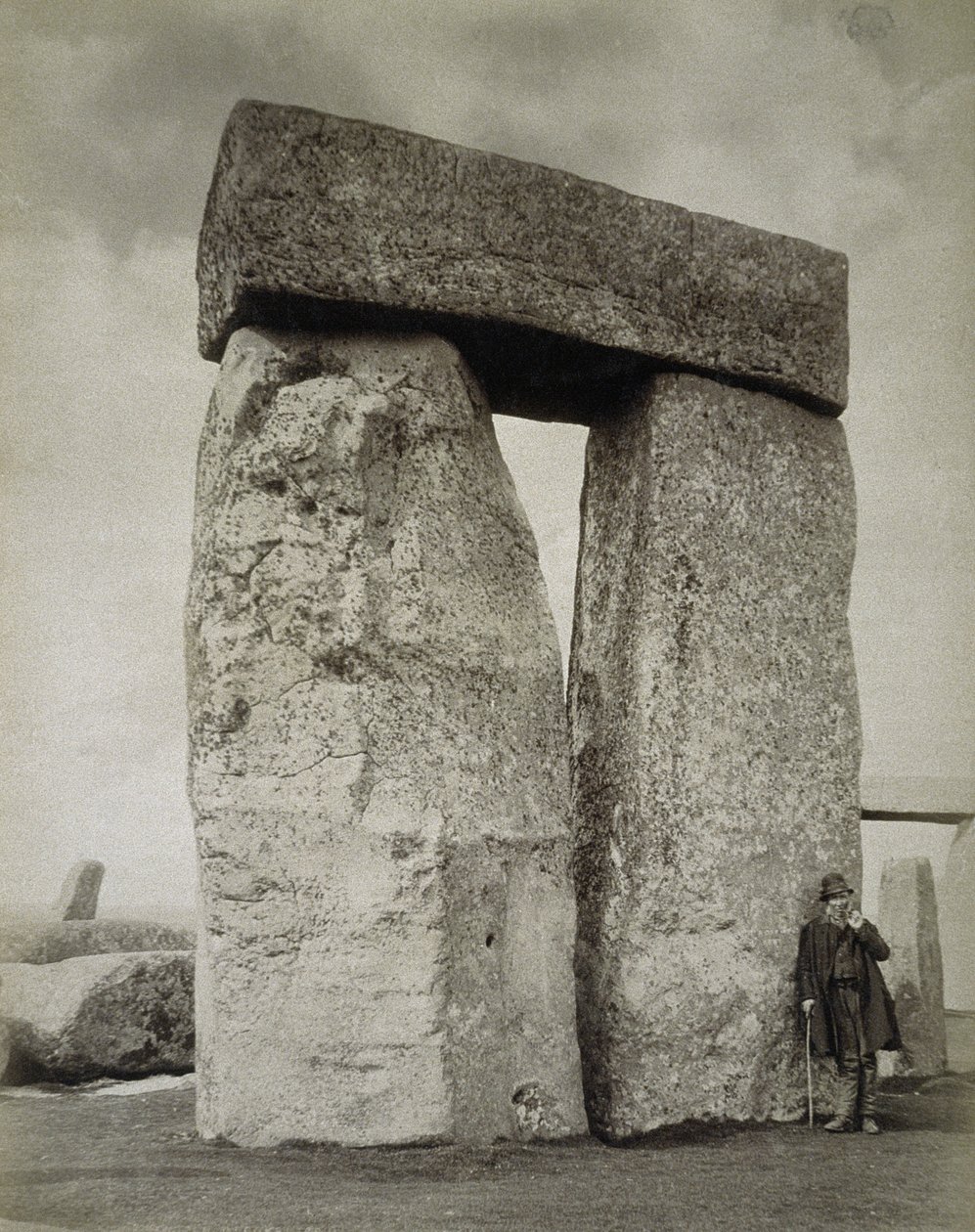 Een herder poseert bij Stonehenge op Salisbury Plain door English Photographer