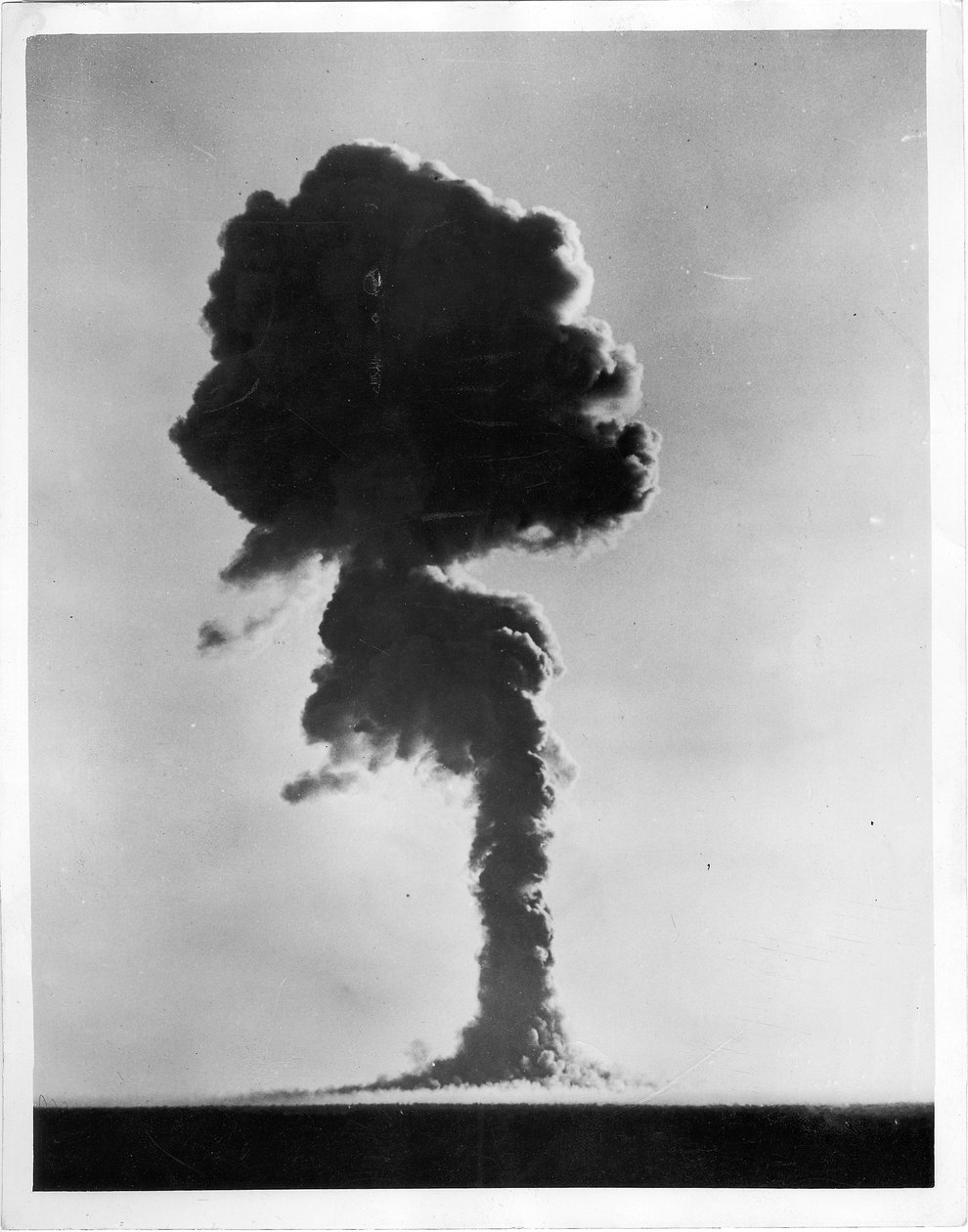 Brits tweede atoombom ontploft, 15 oktober 1953 door English Photographer
