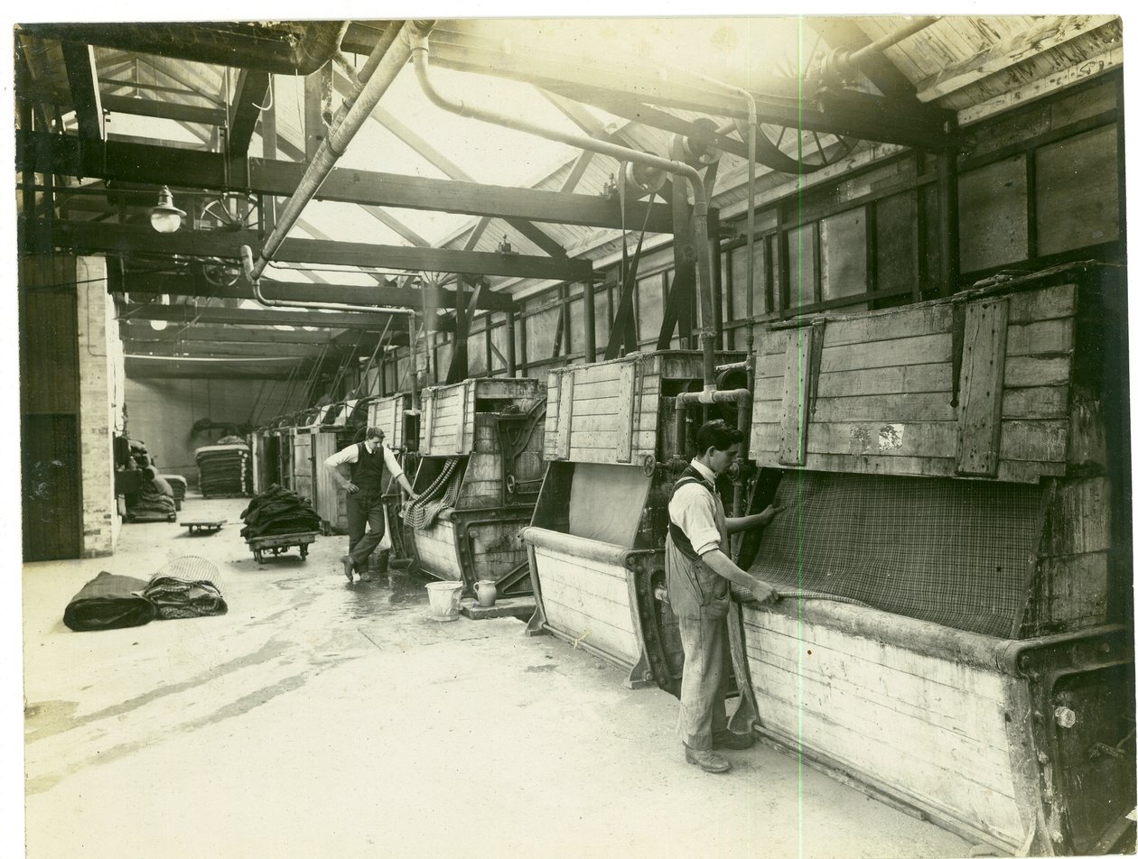 Stofmolenafdeling, Long Meadow mill, 1923 door English Photographer