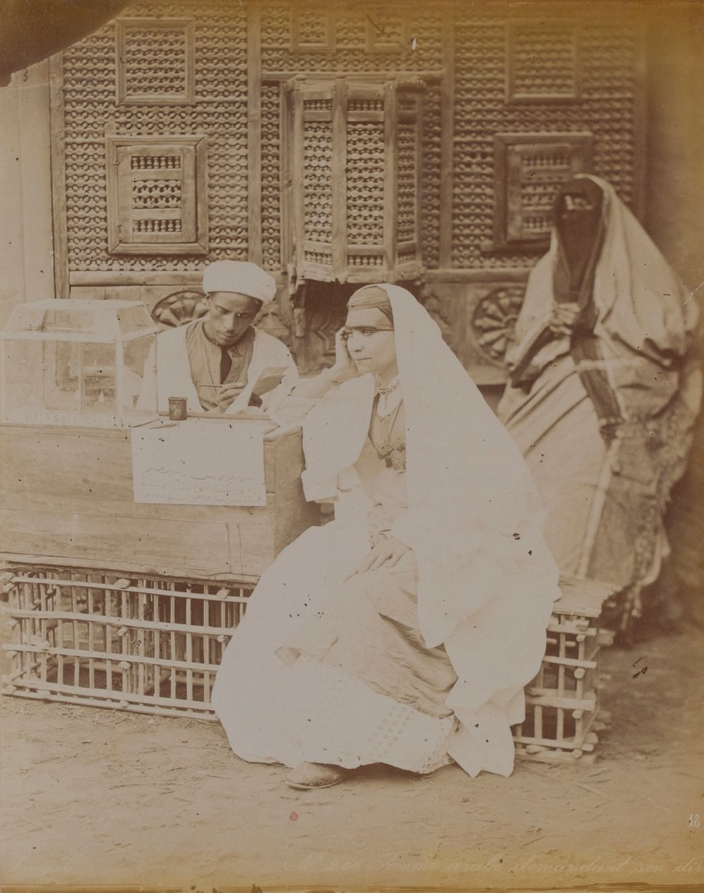 Egyptische straatscène, 1893 door English Photographer