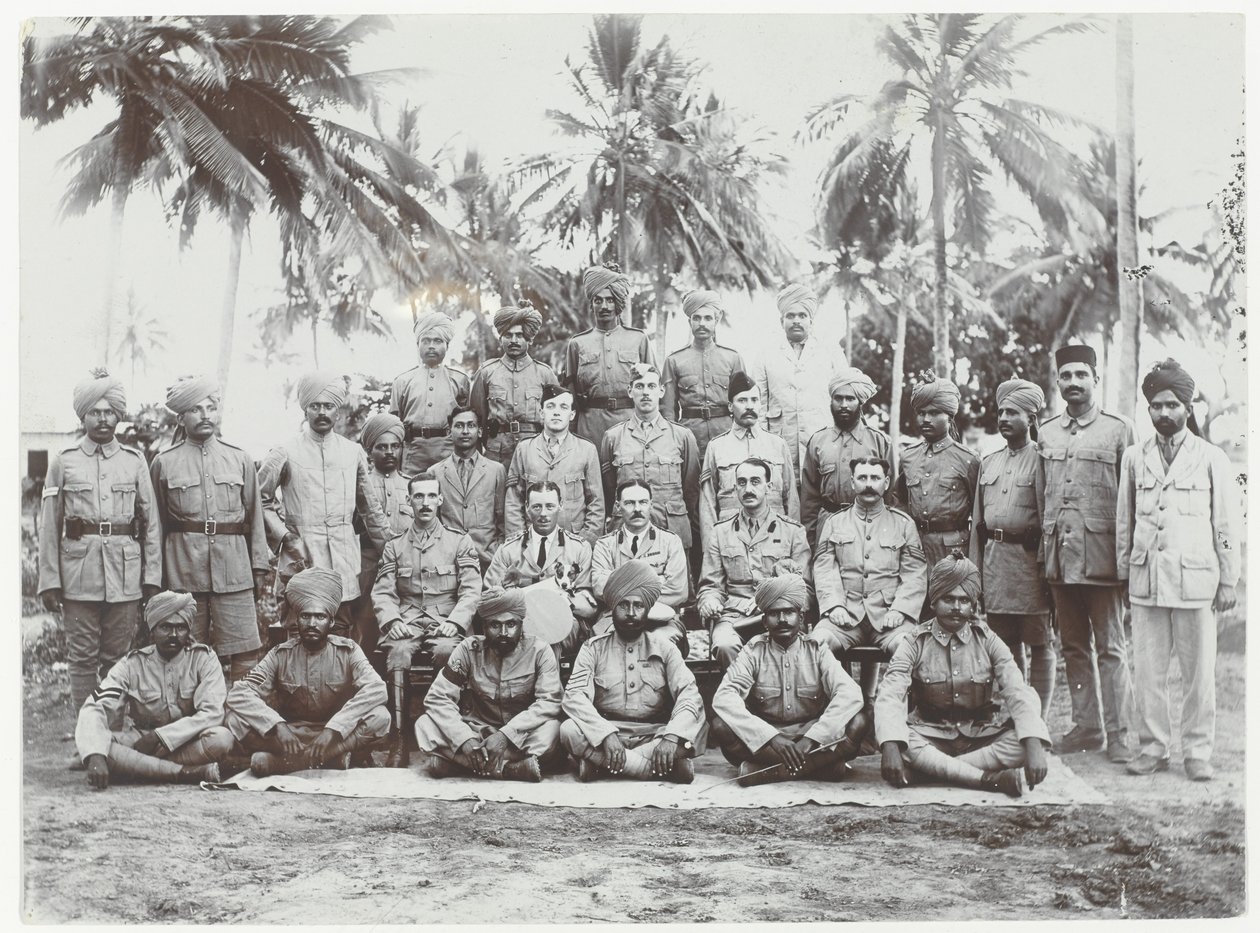 Groep van de 19e Punjabis in Oost-Afrika, 1914-15 door English Photographer