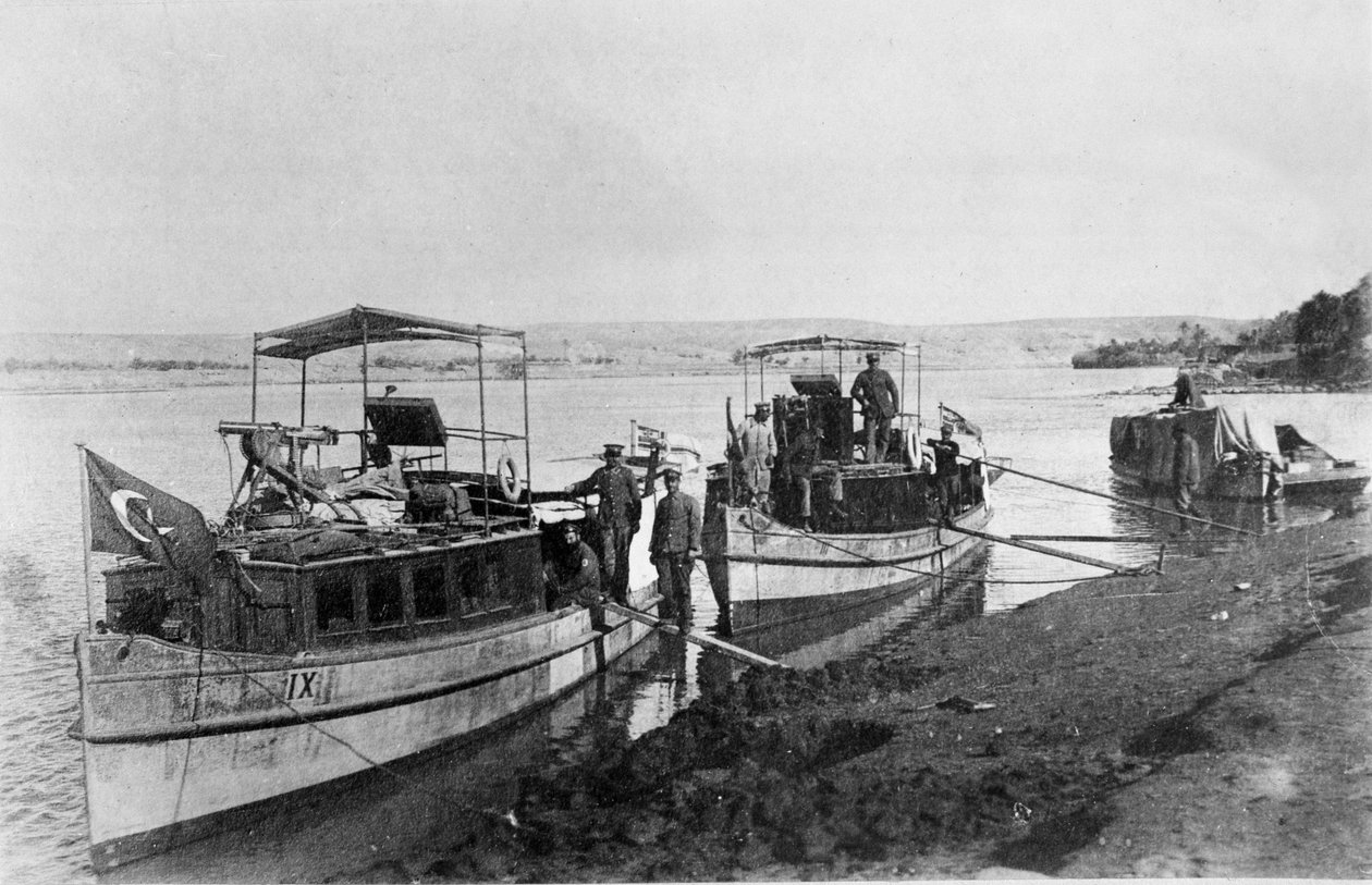 Kanonneerboten, 1916-17 door English Photographer
