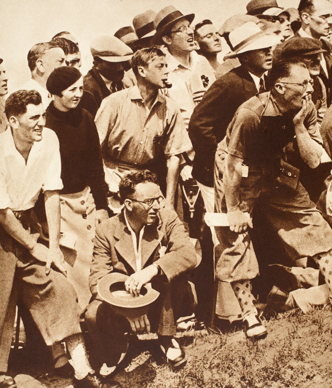 Koning Edward VIII en vrienden kijken naar golf bij de Open Kampioenschappen, St. Andrews, jaren 1930 door English Photographer