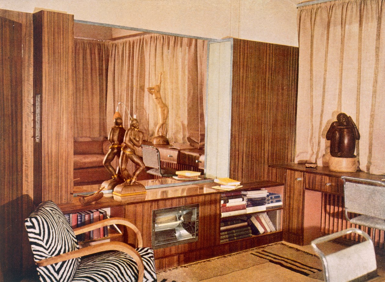Woonkamer ontworpen door Serge Chermayeff voor de beeldhouwer A.G. Grinling, uit Colour Schemes for the Modern Home door Derek Patmore, 1933 door English Photographer