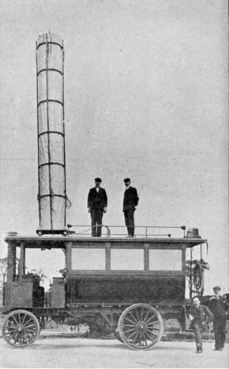 De auto van Mr. Marconi, uitgerust met de trechter voor het verzenden en ontvangen van draadloze telegrammen, illustratie uit The King, 25 mei 1901 door English Photographer