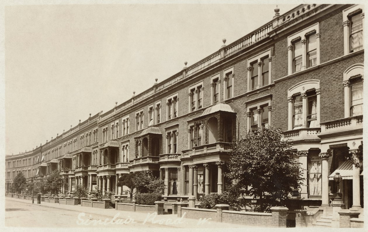 Ansichtkaart van Sinclair Road in West-Londen door English Photographer