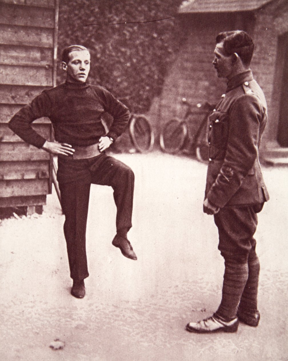 De eerste oefening van Private Jimmy Wilde in Aldershot door English Photographer