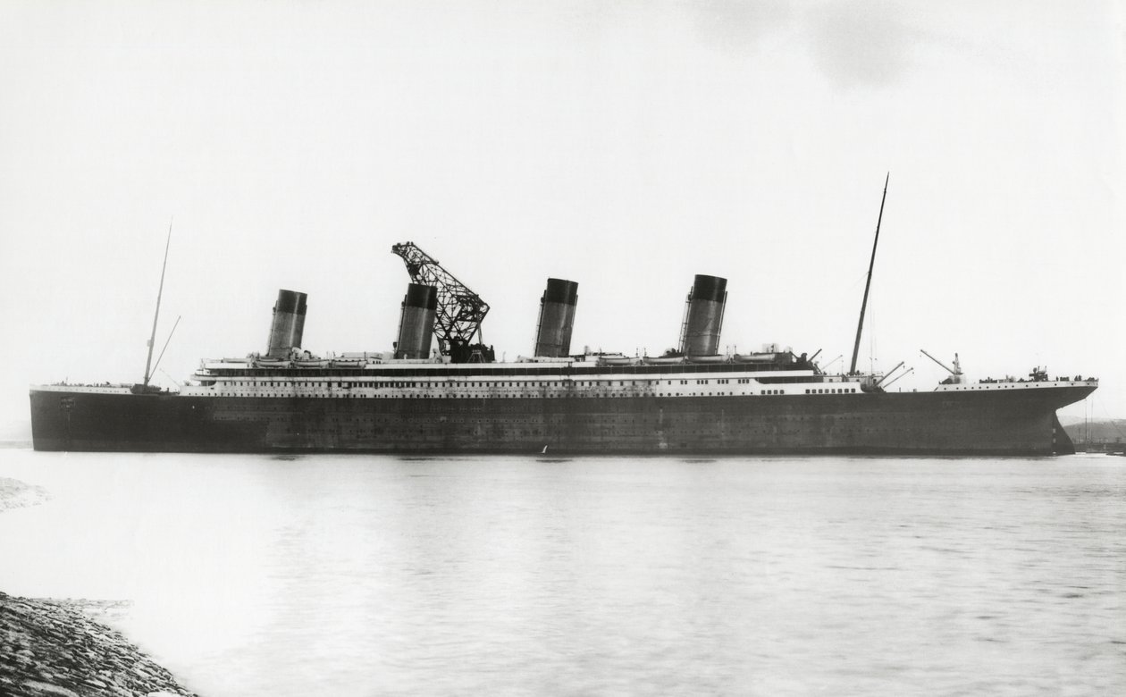 RMS Titanic bijna voltooid, 8 januari 1912 door English Photographer