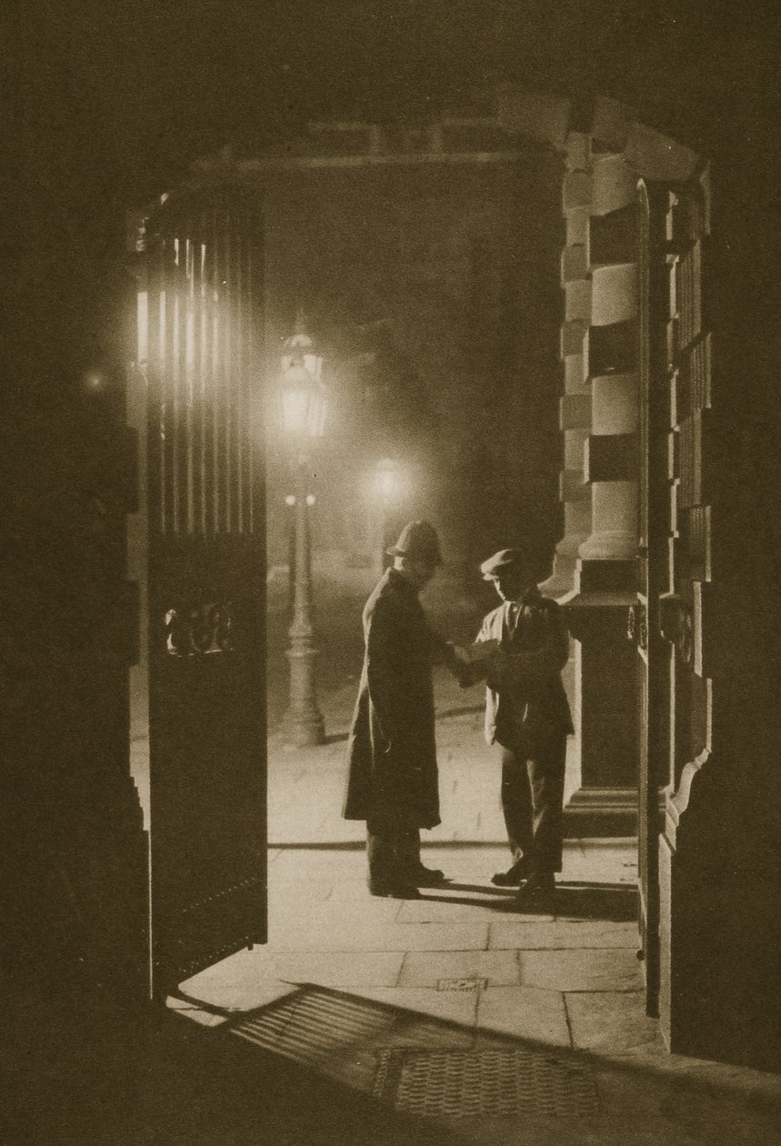 Scotland Yard in de vroege ochtenduren, de Embankment door English Photographer
