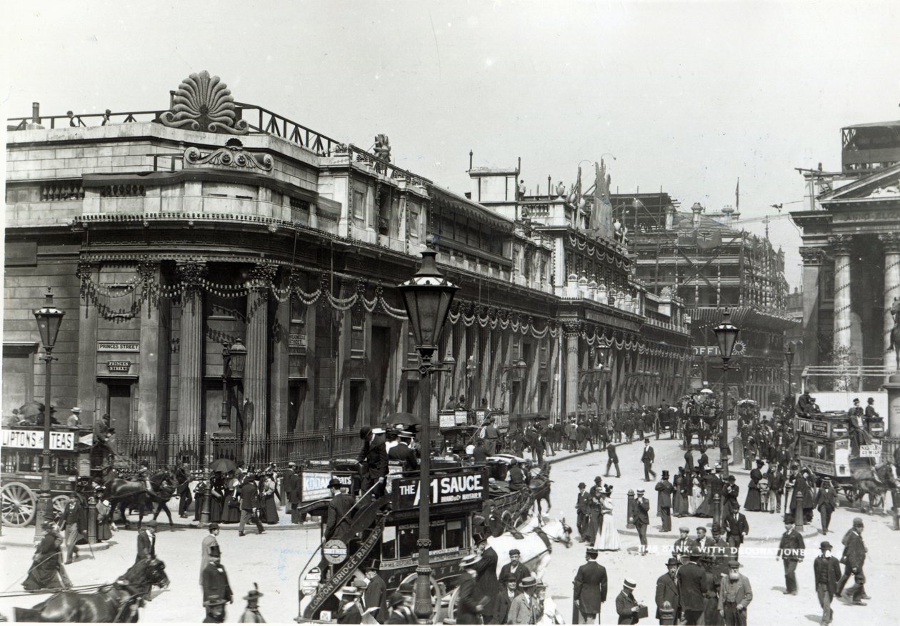 De Bank of England versierd voor het diamanten jubileum van koningin Victoria, 1897 door English Photographer