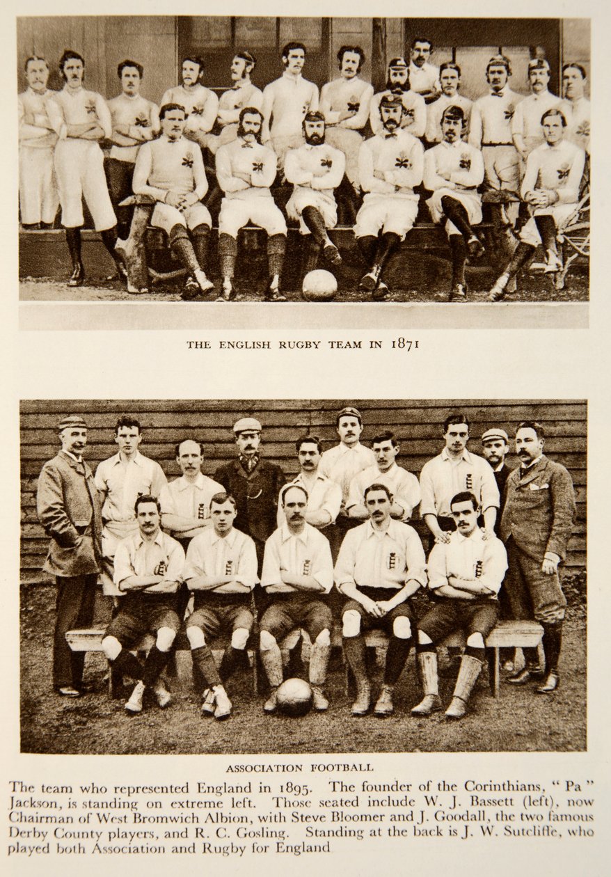 Het Engelse rugbyteam in 1871 en vertegenwoordigers van het voetbal in 1895, foto