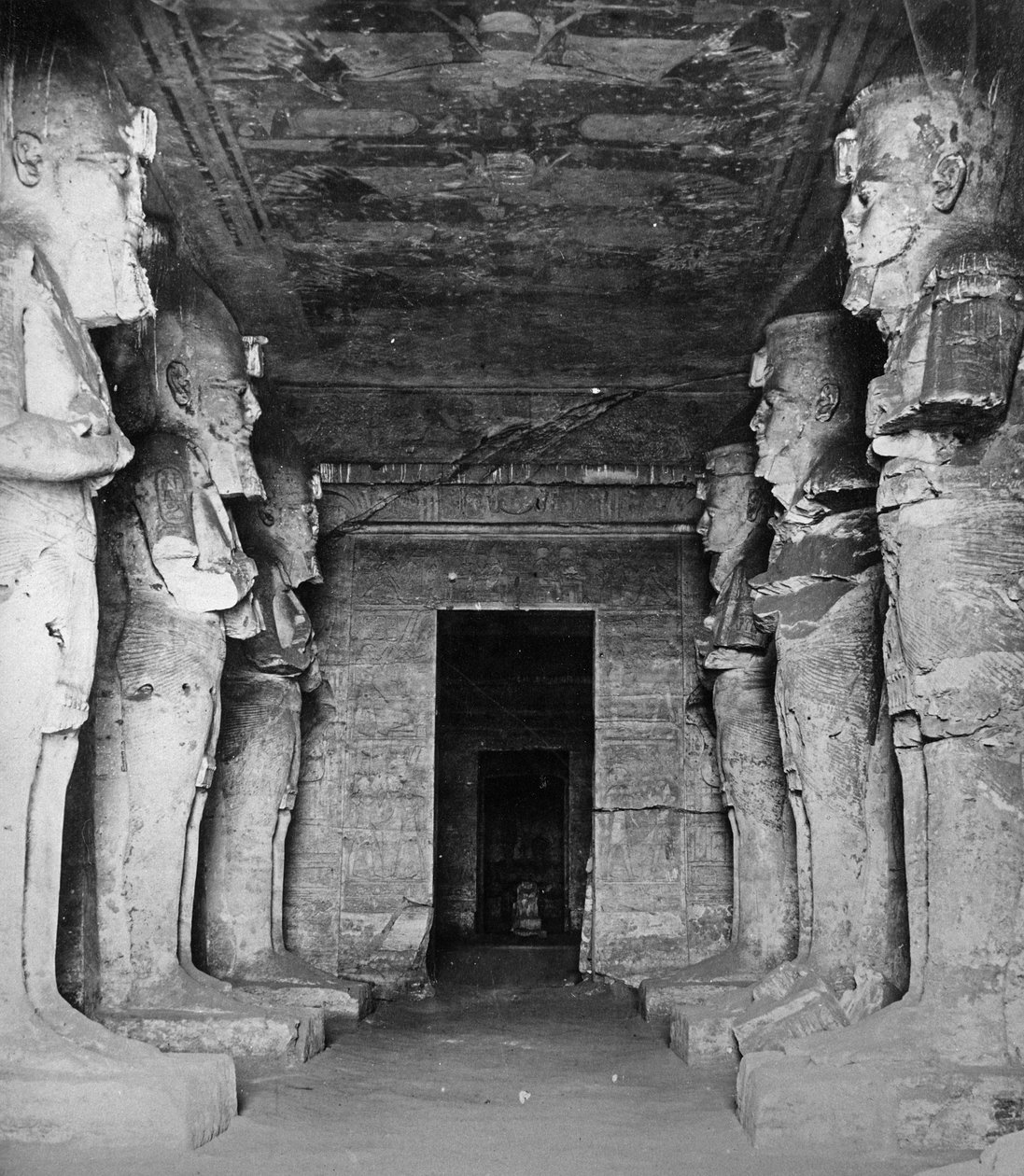 Het Interieur van de Tempel van Ramses II, ca. 1904-05 door English Photographer