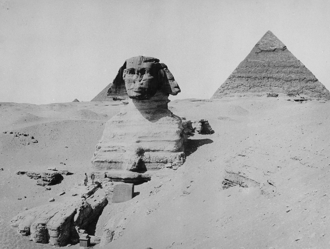 De Sfinx en de Piramide van Chefren - De Tweede Piramide, ca. 1904-05 door English Photographer