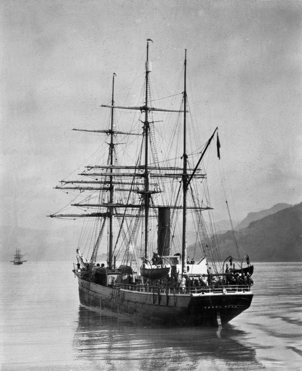 De Terra Nova gevaren door Scott, in Antarctische wateren, 1910 door English Photographer