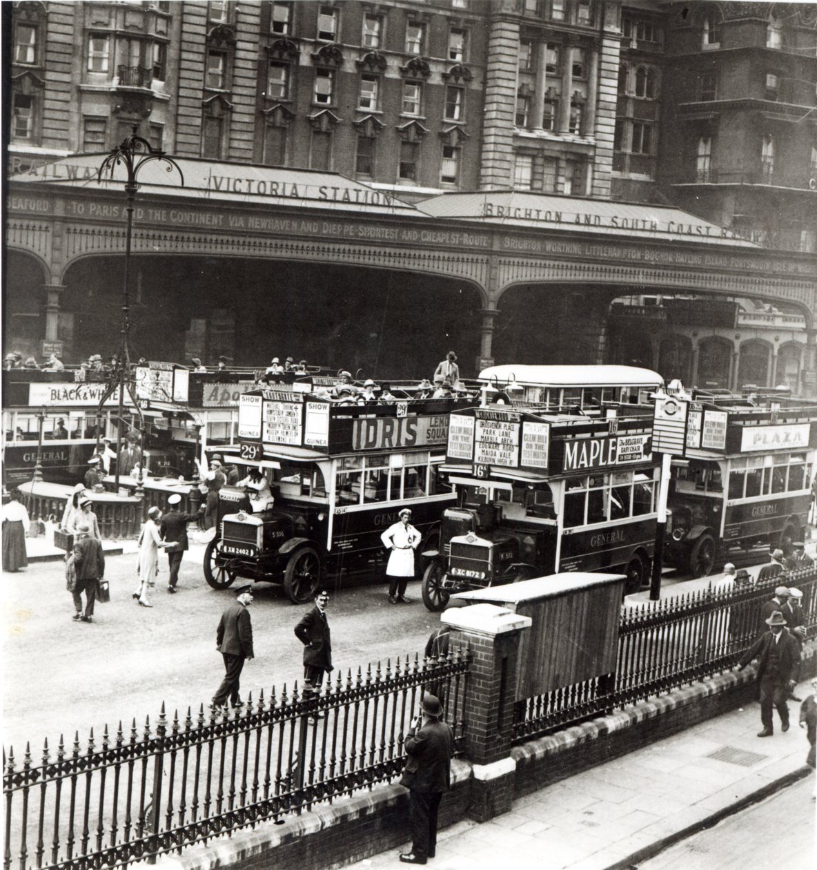 Victoria Station, jaren 1920 door English Photographer