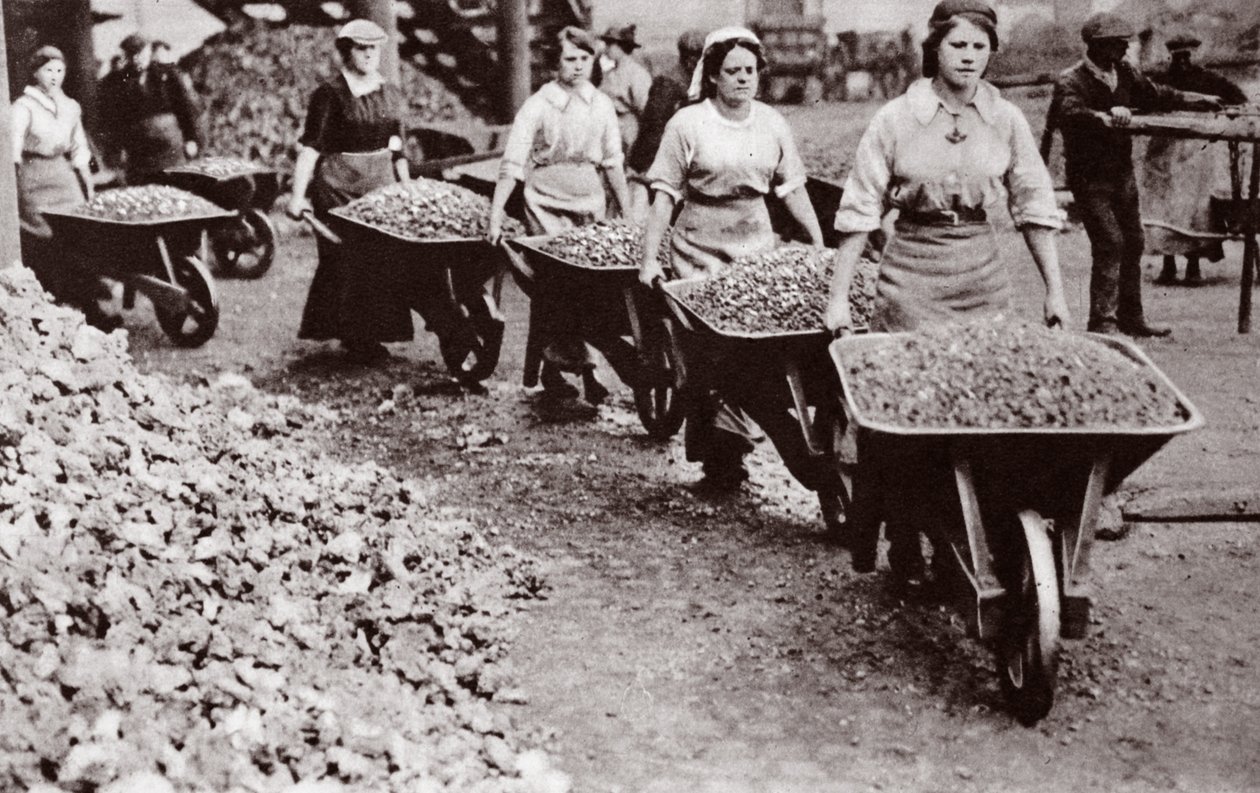 Vrouwen aan het werk tijdens de Grote Oorlog door English Photographer