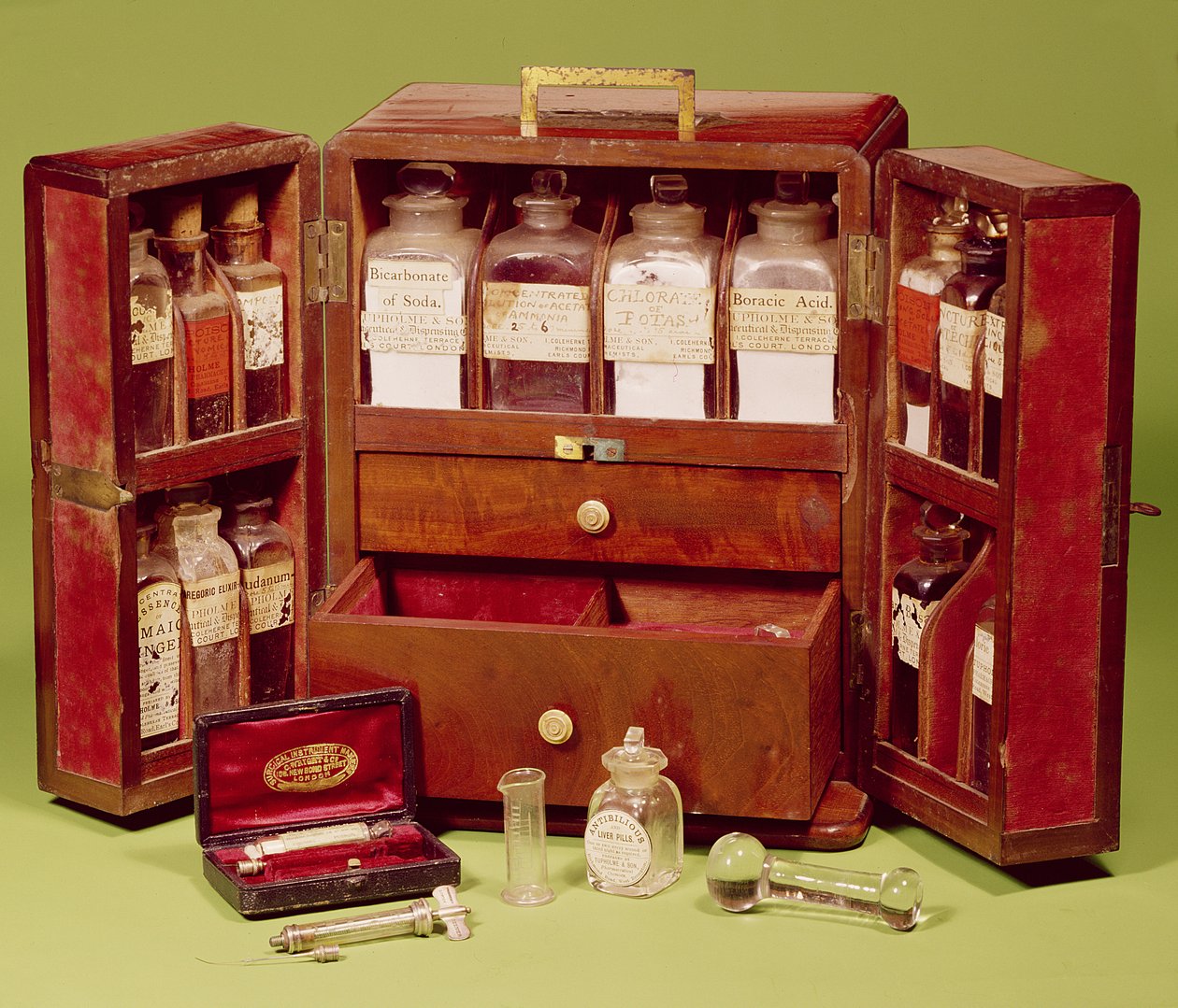 Medische kist van de Dinneford Familie Apotheek door English School