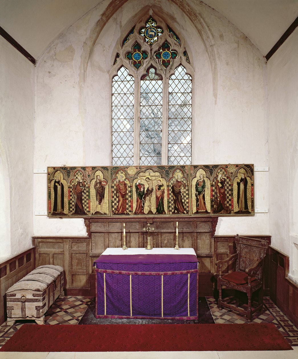 Altaarstuk met de kruisiging en acht heiligen, c.1300 door English School