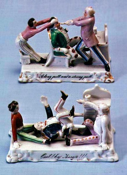 Twee porseleinen fairings: A Long Pull and a Strong Pull, and Out! By Jingo!!!, c.1875-90 door English School