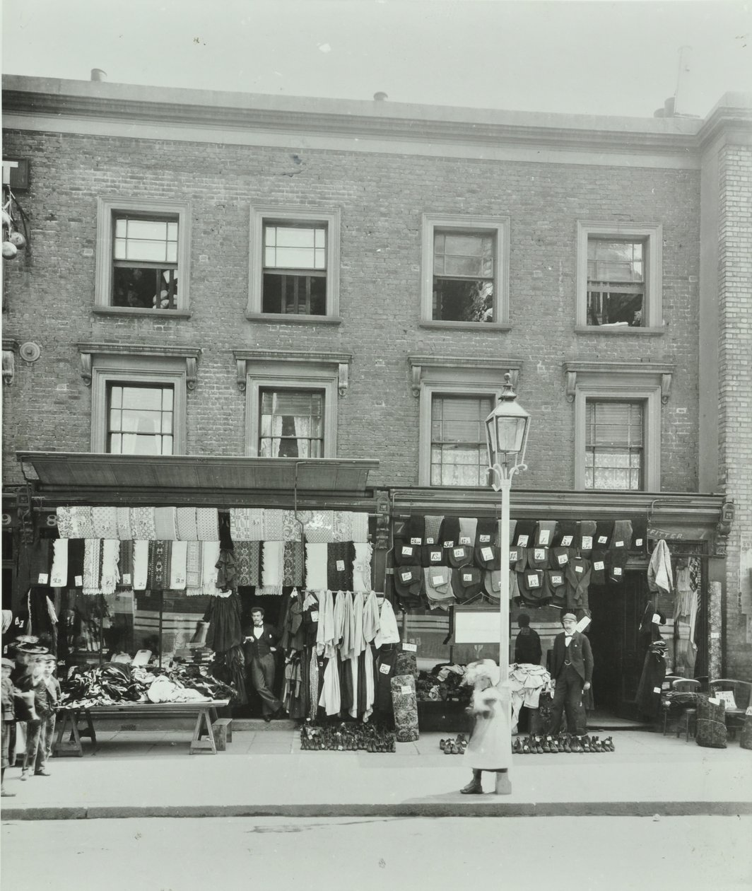 7-8 Gainsborough Road: voorgevels, Londen, 1899 door English Photographer