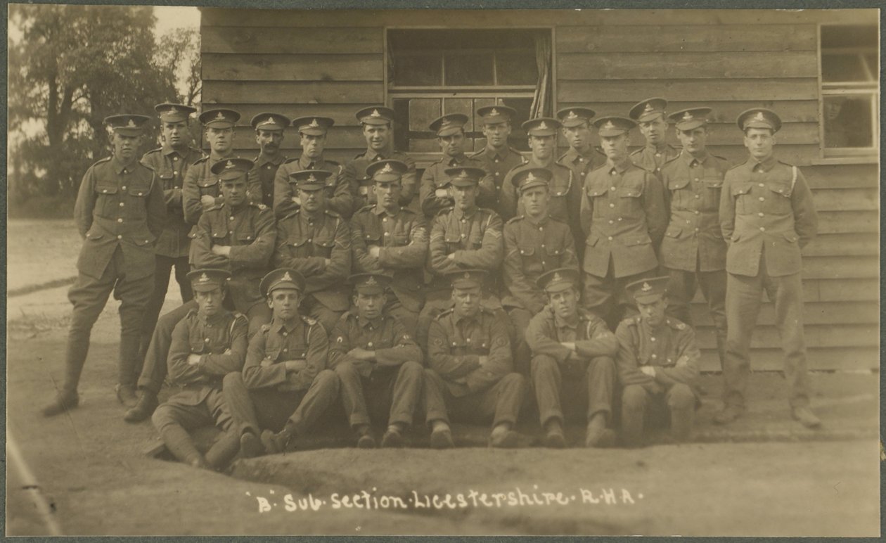 B Sub-sectie, Leicestershire Royal Horse Artillery, in trainingskamp in Diss, 1914-18 door English Photographer