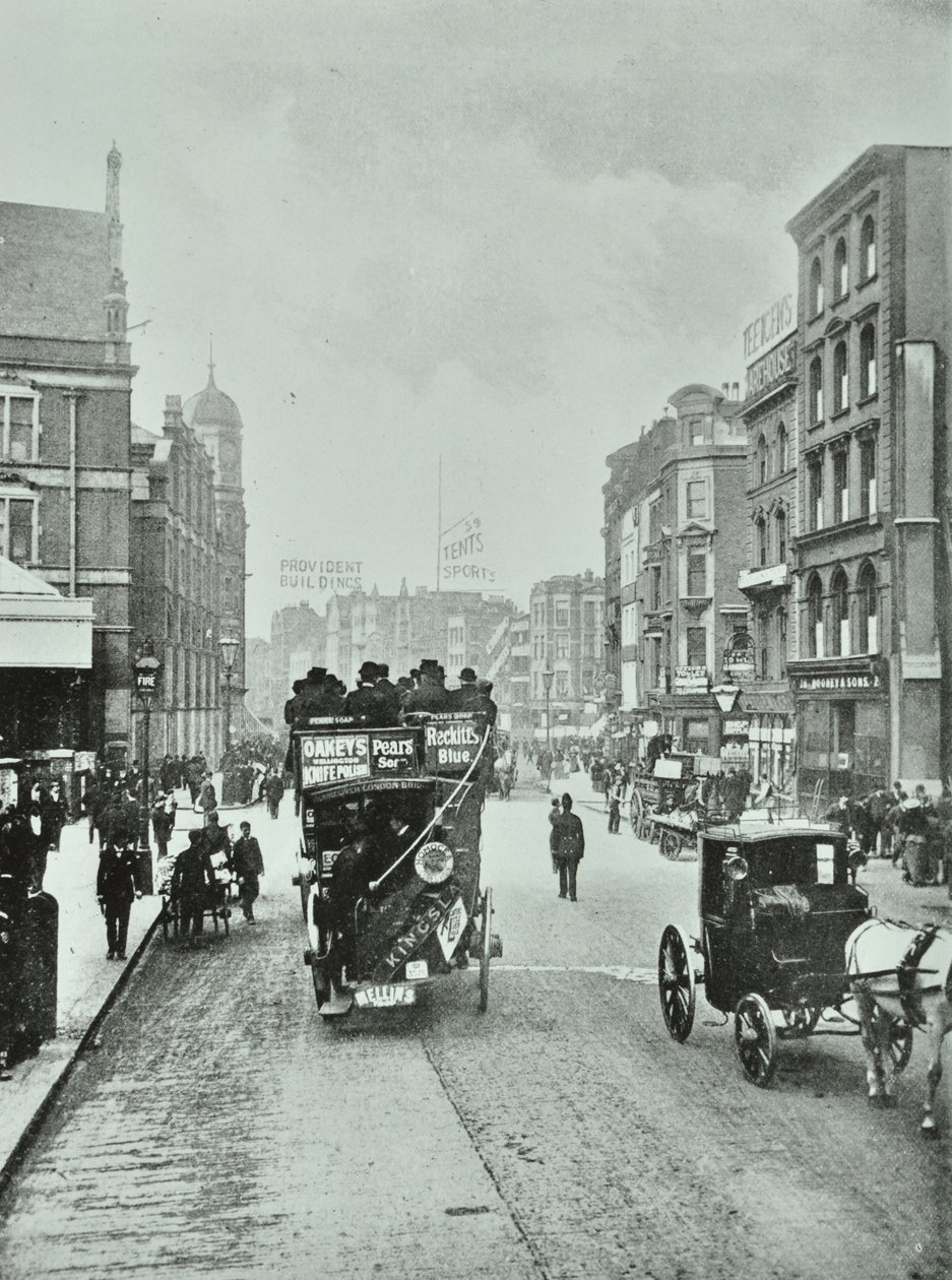 Bishopsgate: noord vanaf Liverpool Street, Londen, 1890 door English Photographer