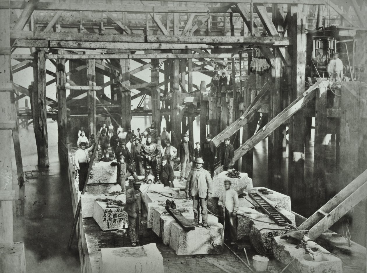 Blackfriars Brug: bouwvakkers, 1869 door English Photographer