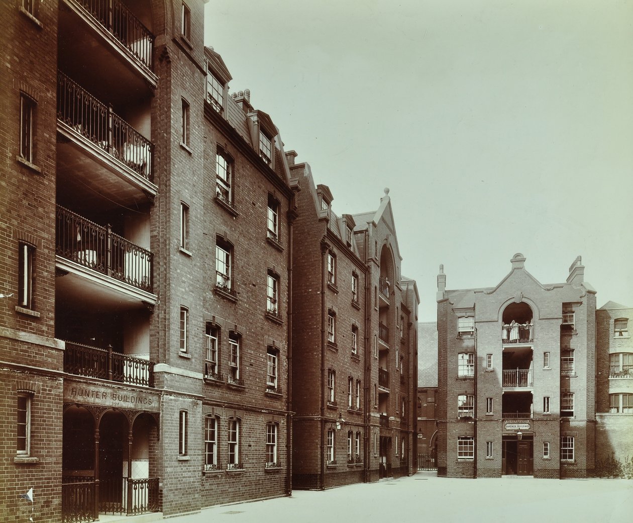 Borough Road Estate: woongebouwen, Londen door English Photographer