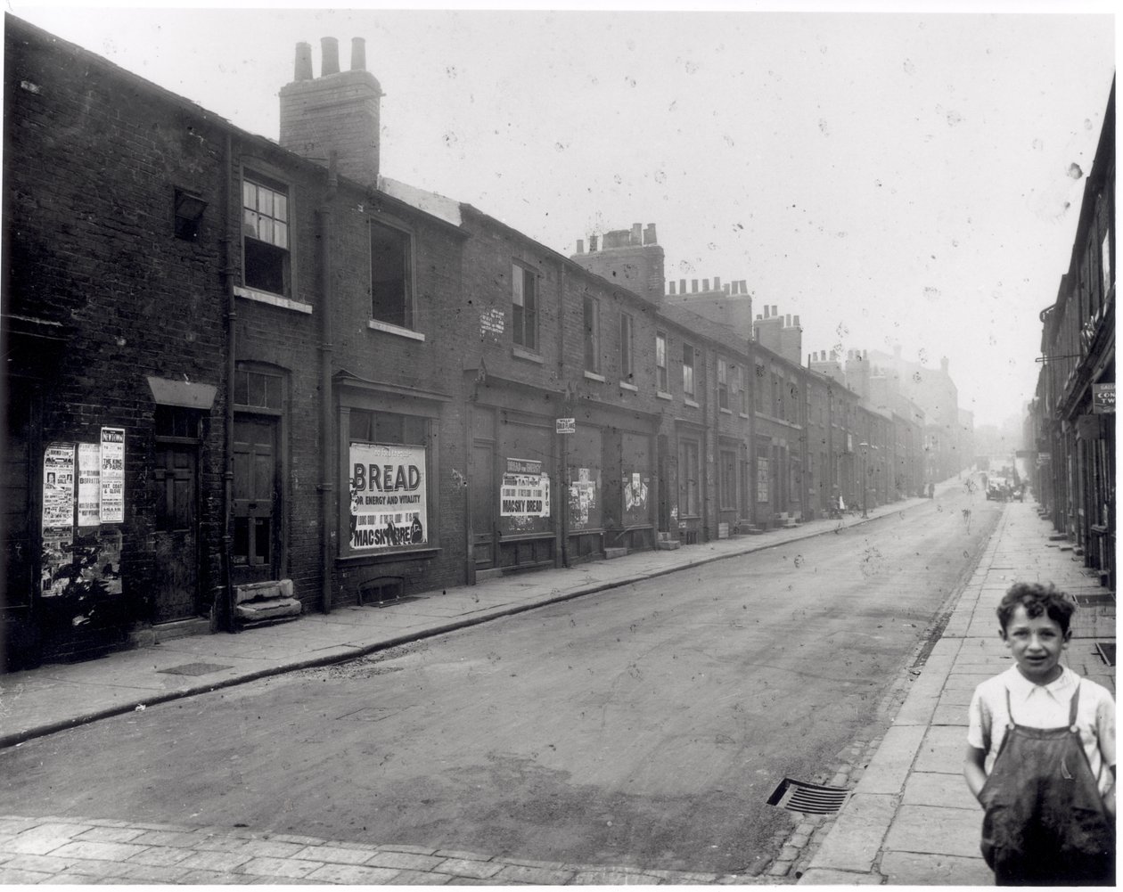 Byron Street, Leylands, Leeds, 14 augustus 1935 door English Photographer