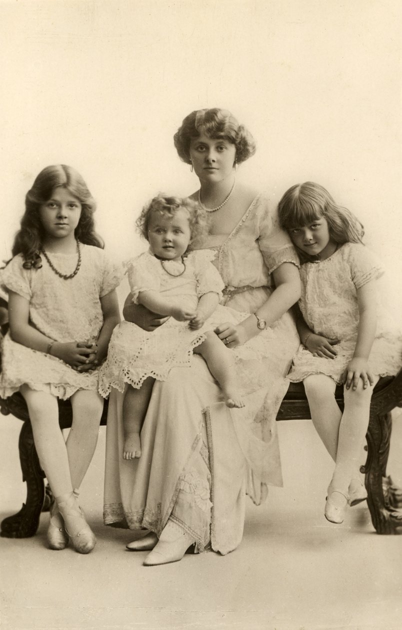 Daphne du Maurier als baby (z/w foto) door English Photographer
