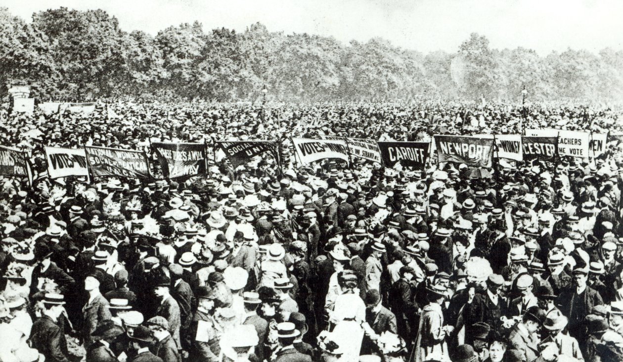 Grote demonstratie voor vrouwenkiesrecht in Hyde Park, 21 juni 1908 door English Photographer