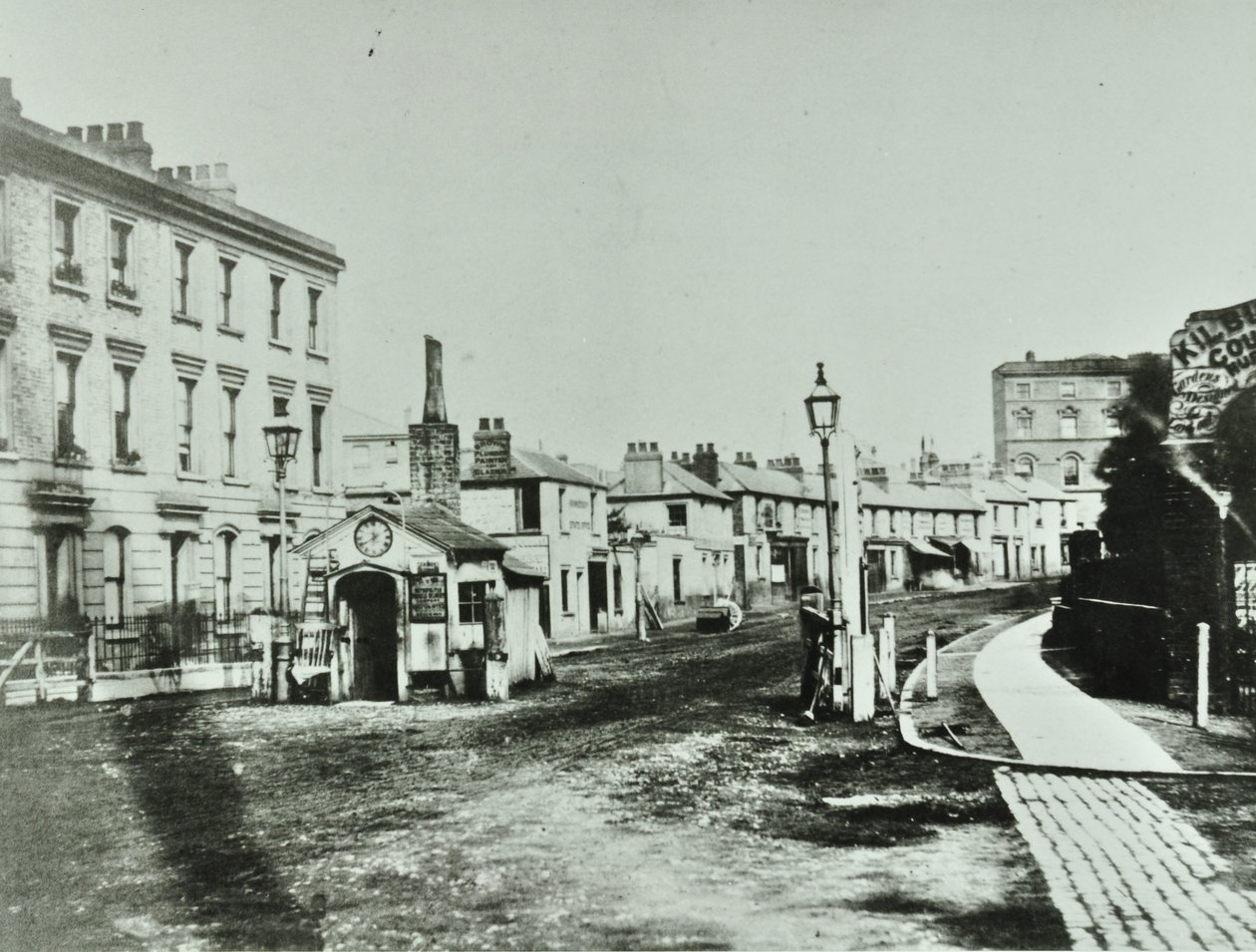 Kilburn Tolpoort aan de zuidkant van Kilburn High Road bij de kruising van Kilburn Priory, Camden Bibliotheken, 1875 door English Photographer