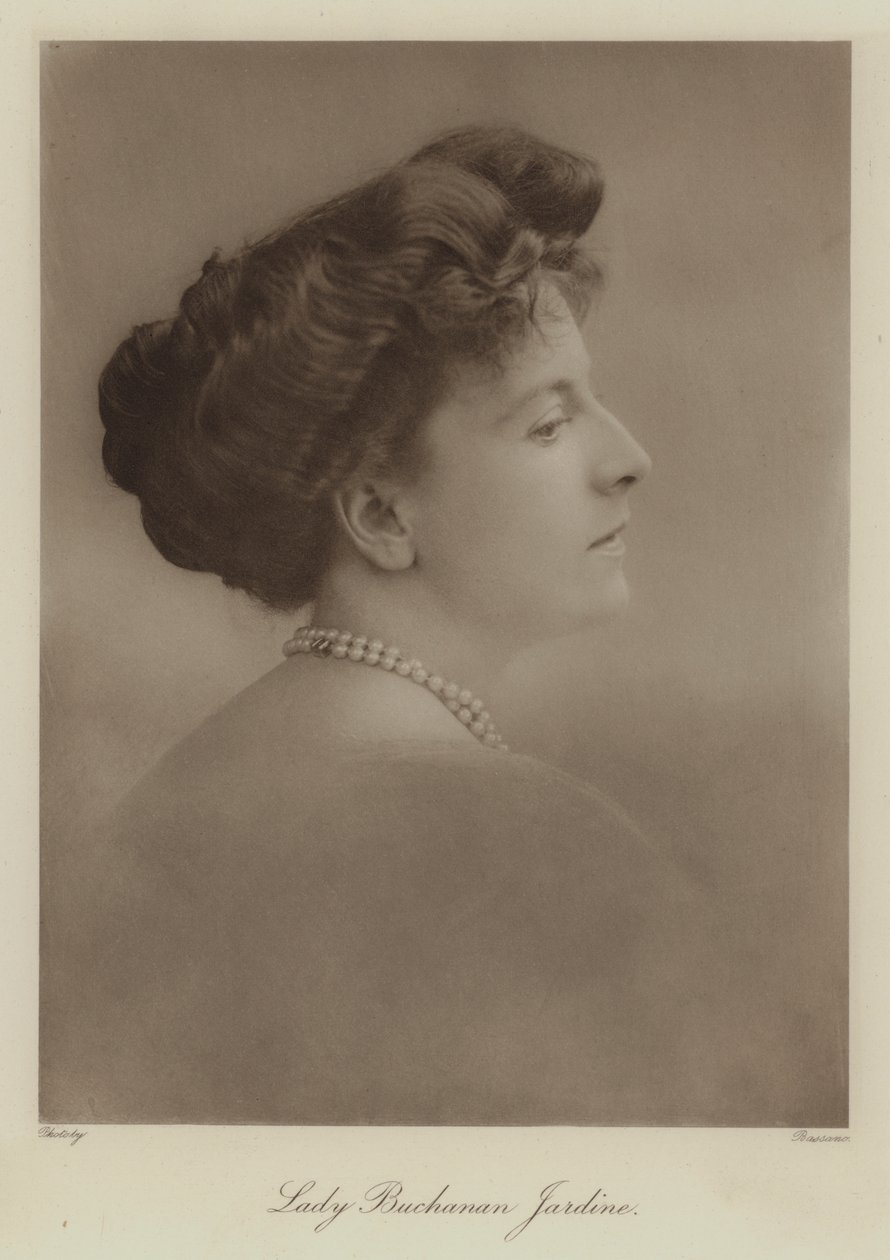Lady Buchanan Jardine (z/w foto) door English Photographer