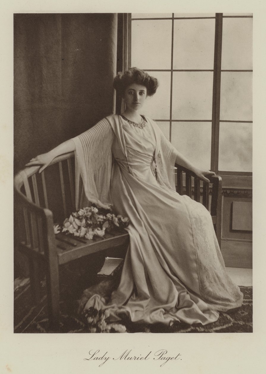 Lady Muriel Paget (z/w foto) door English Photographer