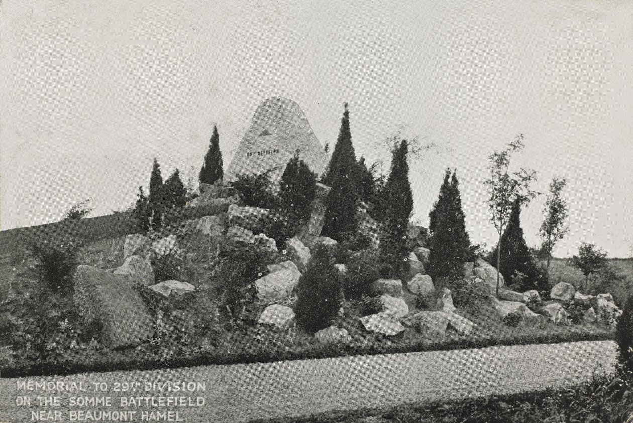 Monument voor de 29e Divisie op het slagveld van de Somme, nabij Beaumont Hamel door English Photographer