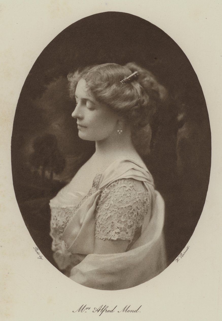 Mevrouw Alfred Mond (z/w foto) door English Photographer