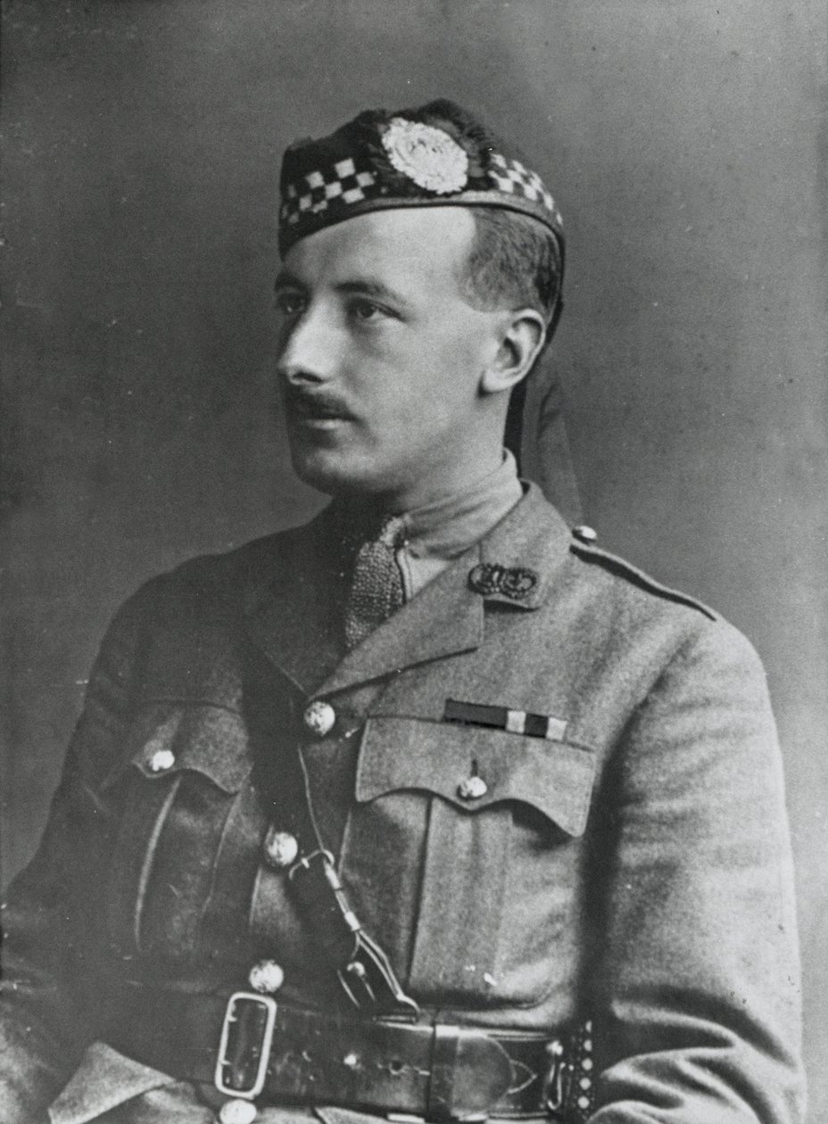 Portret van Kapitein Arthur Henderson VC, 2e Bataljon Argyll en Sutherland Highlanders, 1915 door English Photographer