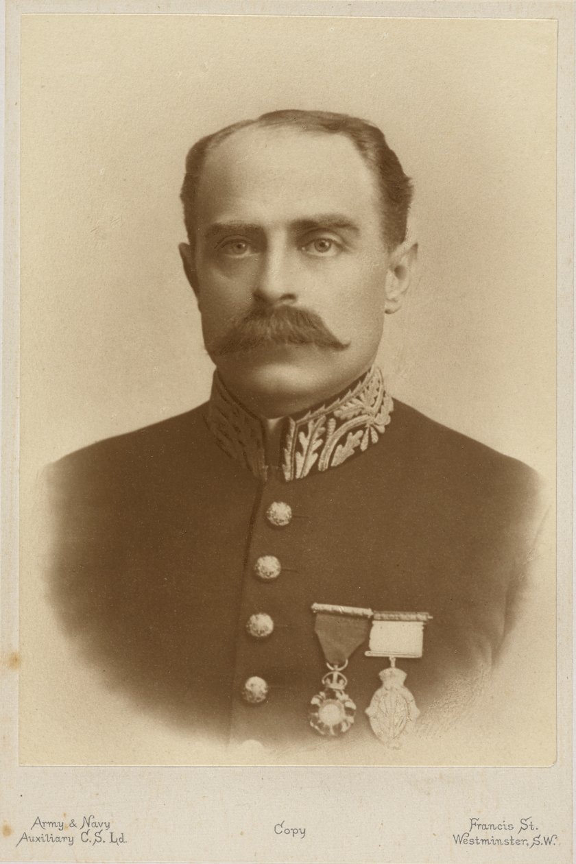 Portret van Francis Younghusband (zwart-wit foto) door English Photographer