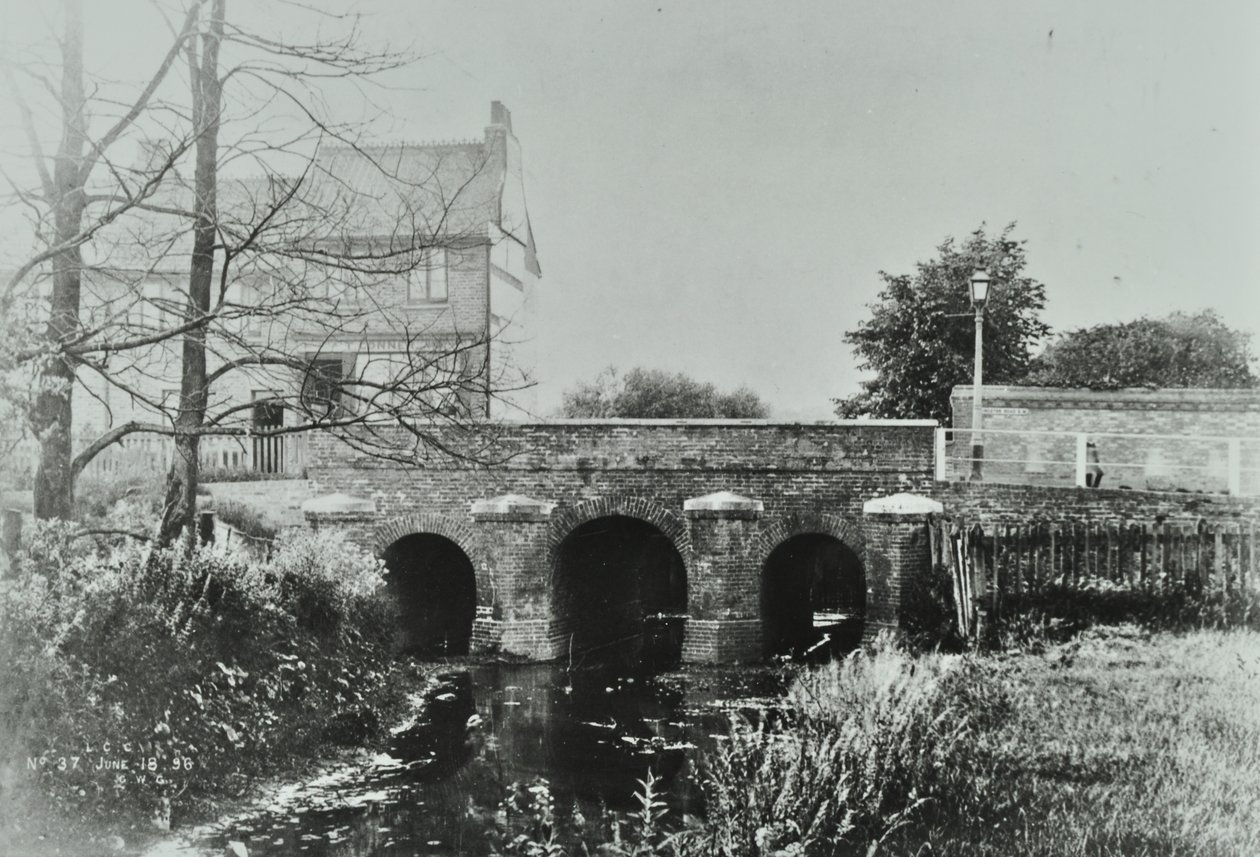 Roe Brug, Mitcham Lane, 1897 door English Photographer