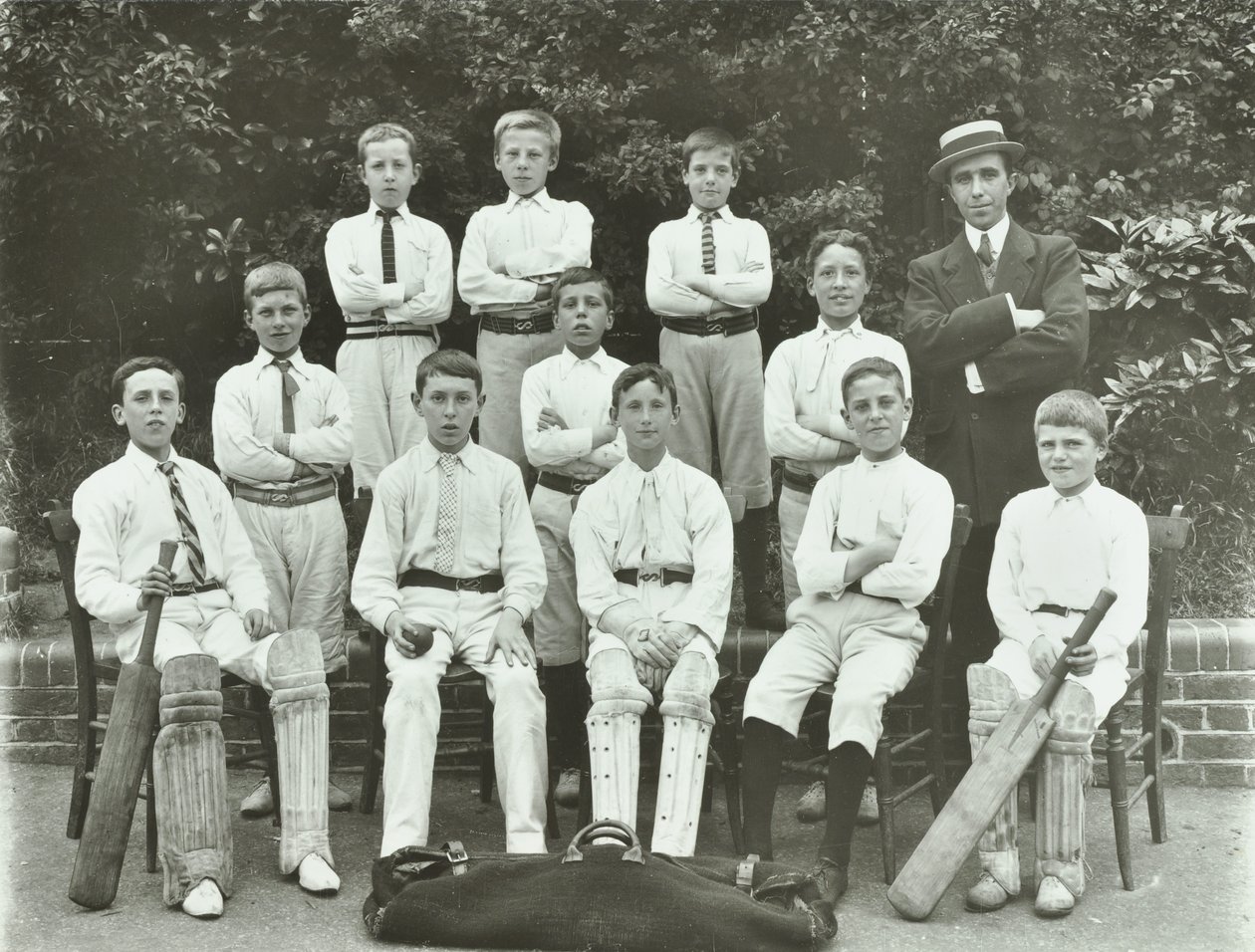 Rosendale Road School: cricketteam, 1897 door English Photographer
