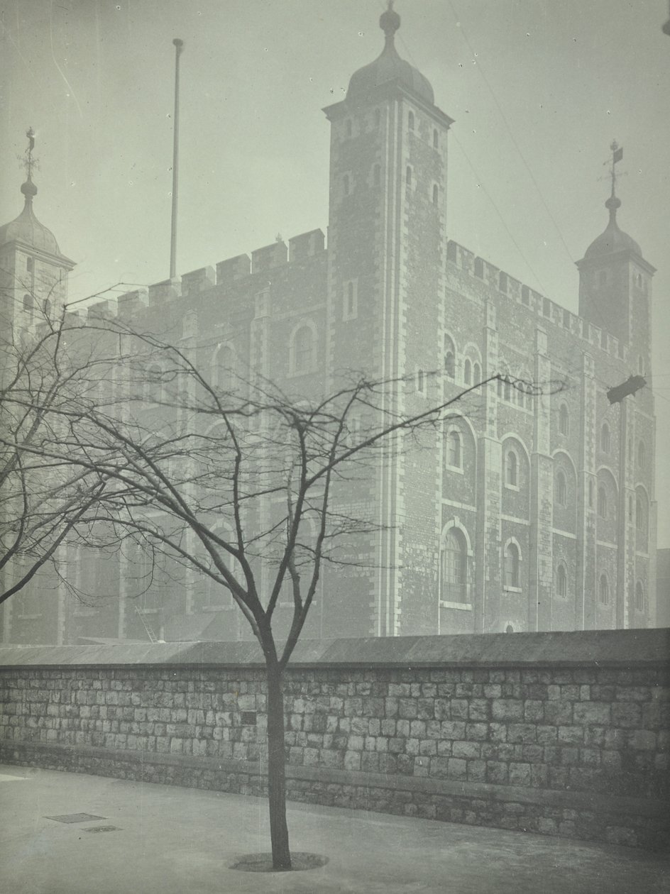 Tower of London, Tower Hill: White Tower, 1899 door English Photographer