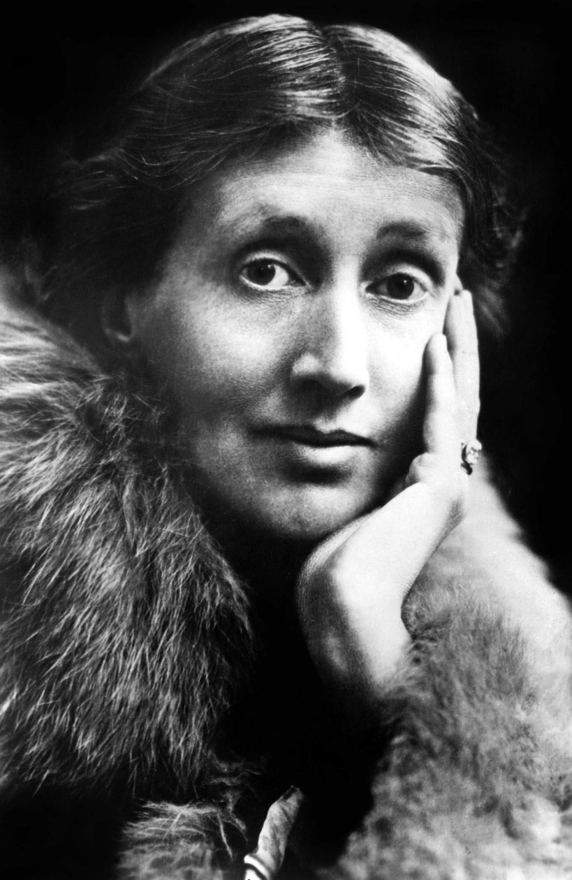 Virginia Woolf (1882-1941) Engelse schrijfster, ca. 1930 (z/w foto) door English Photographer
