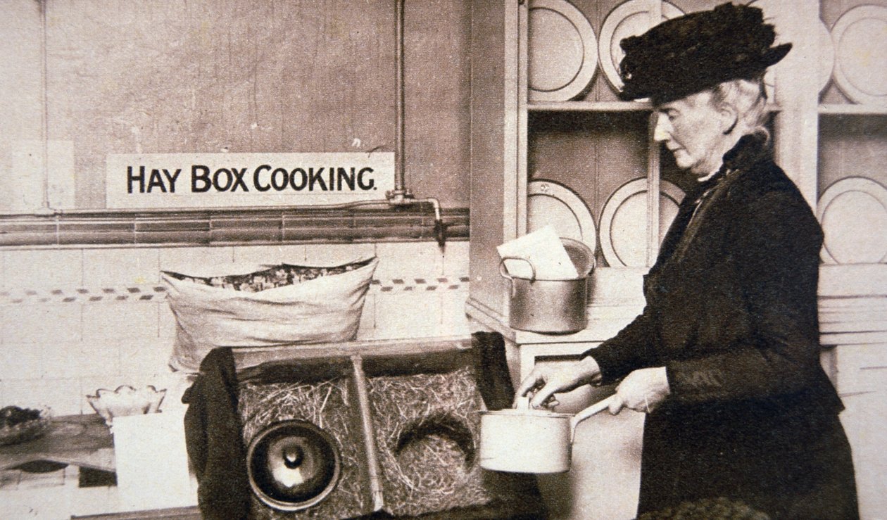 Britse Thuisfront WOI: economisch koken met een Hooi Box door English Photographer