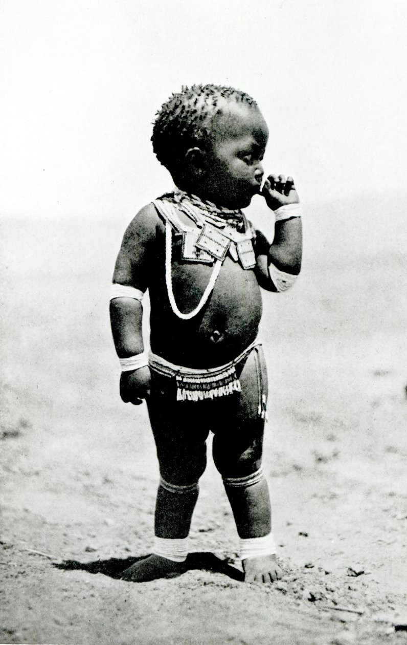Zulu meisje zuigt aan eerste vinger door English Photographer