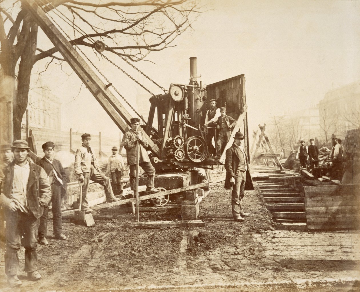 Een stoomkraan in werking tijdens de bouw van de Circle Line in Paddington, Londen, ca. 1890 door English School
