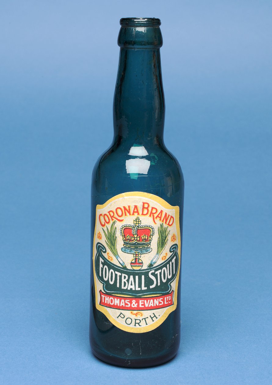 Fles Corona Football Stout door English School