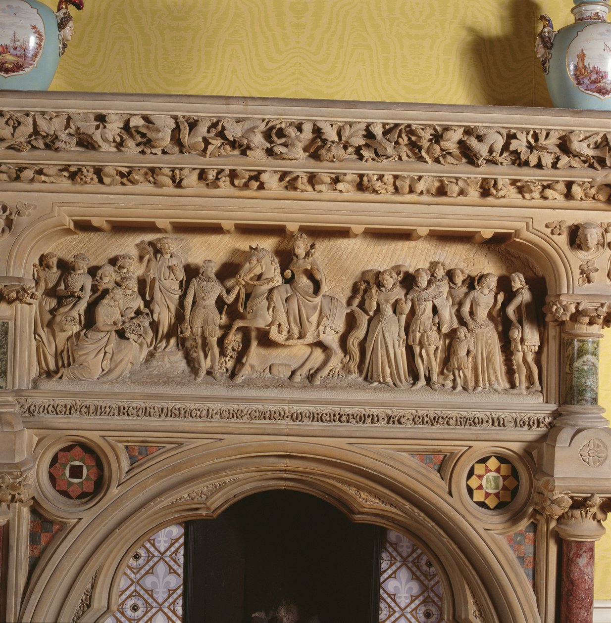 Gesneden open haard in de salon, die Elizabeth I toont die wordt begroet door de Graaf van Hereford in 1591, 16e eeuw door English School