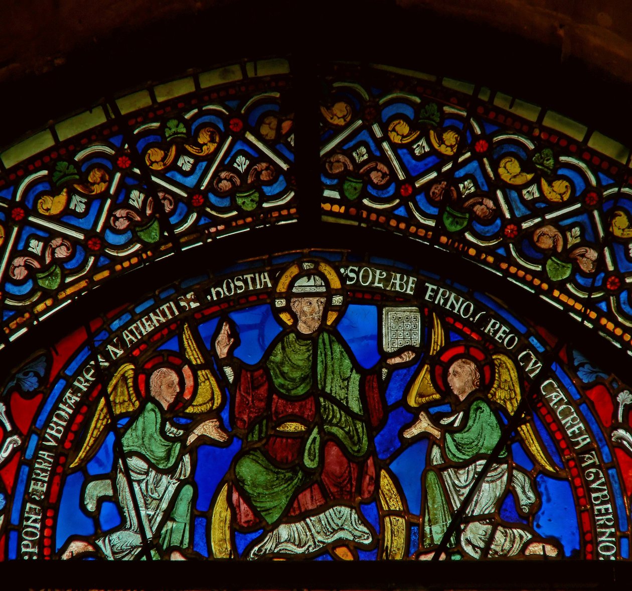 Detail uit het oostelijke raam van de Trinity Chapel met Christus in Glorie door English School