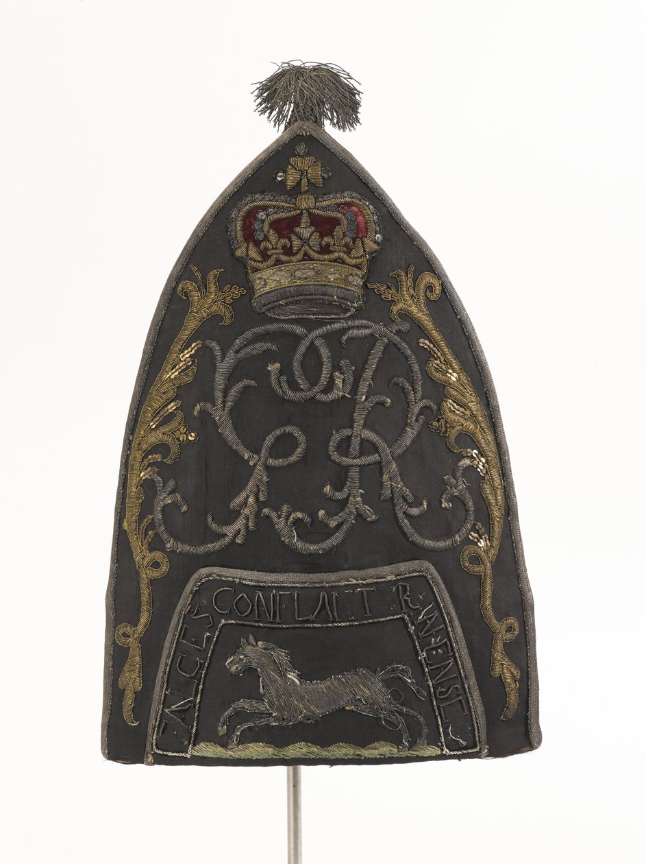 Grenadiermuts, Zuid Bn, Hampshire Militie, gedragen door Lt J B Harrison door English School