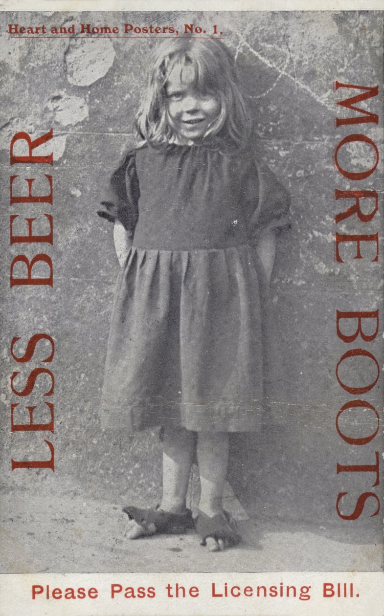 Minder bier, meer laarzen (zwart-wit foto) door English School